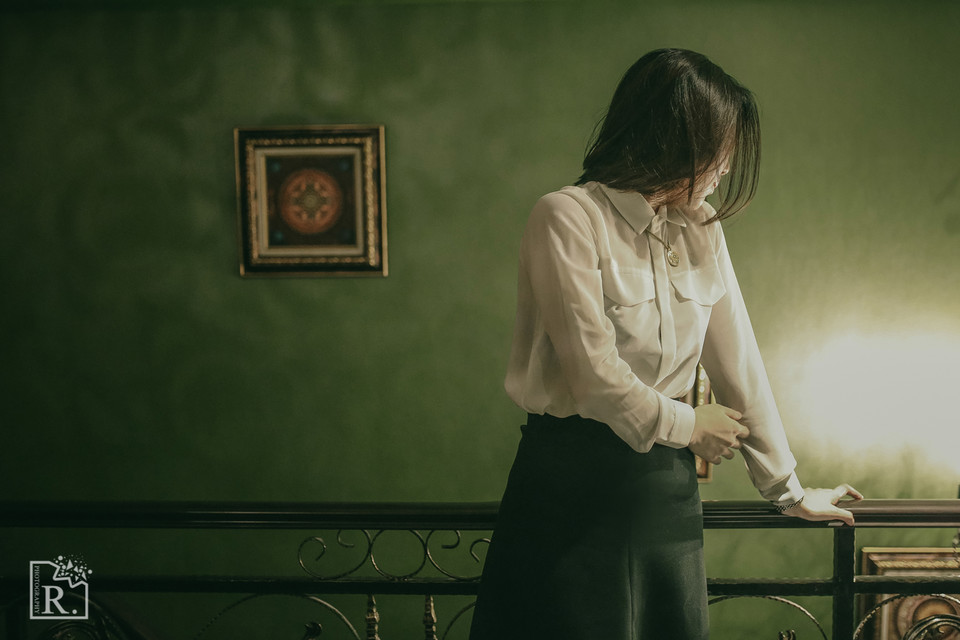 短发女子秀气时尚写真  第2张