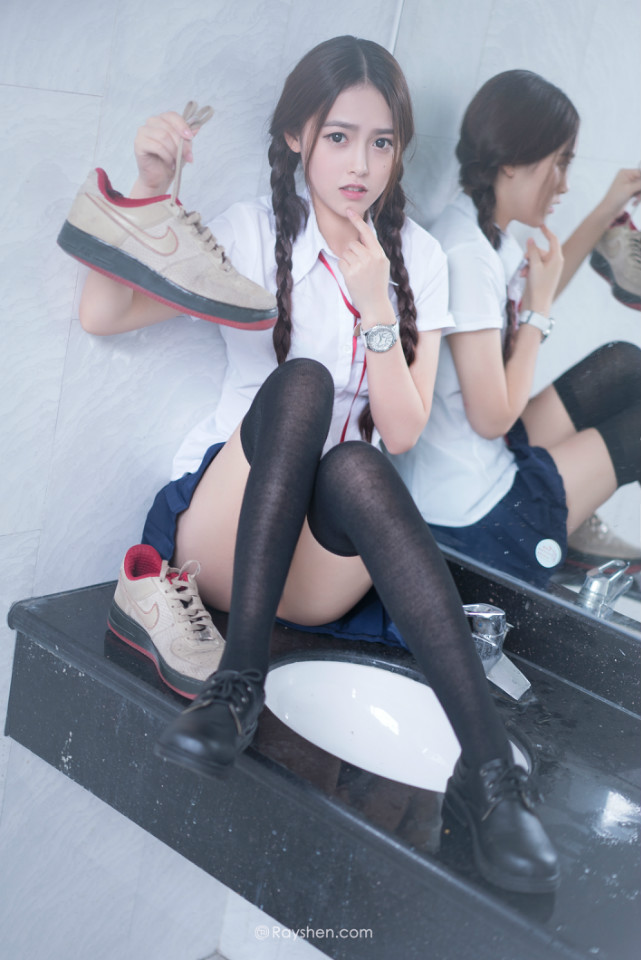 双马尾的清纯女生甜美图  第2张