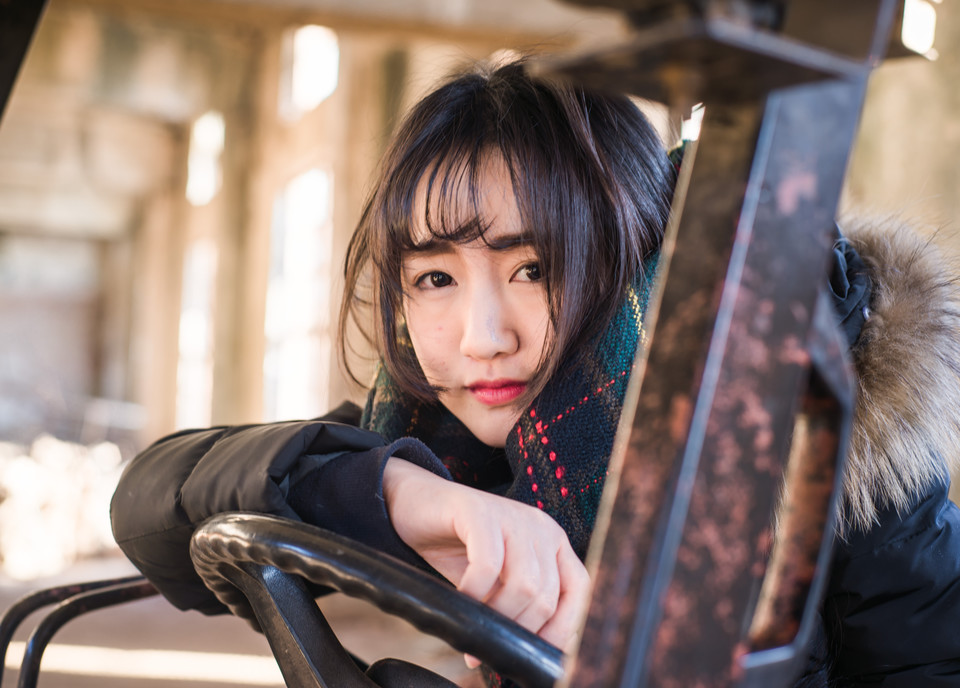 冬日户外浮光少女清纯图  第7张