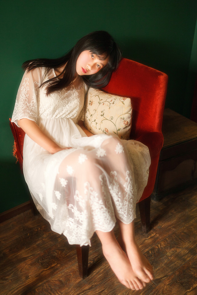 柔光美女私房迷人白裙  第3张