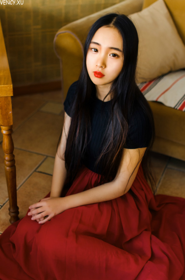 长发女子小清新甜美图  第3张