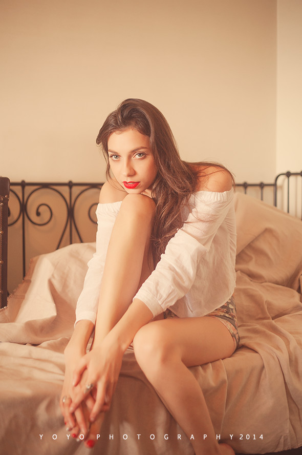 外国美女私房红唇图  第9张