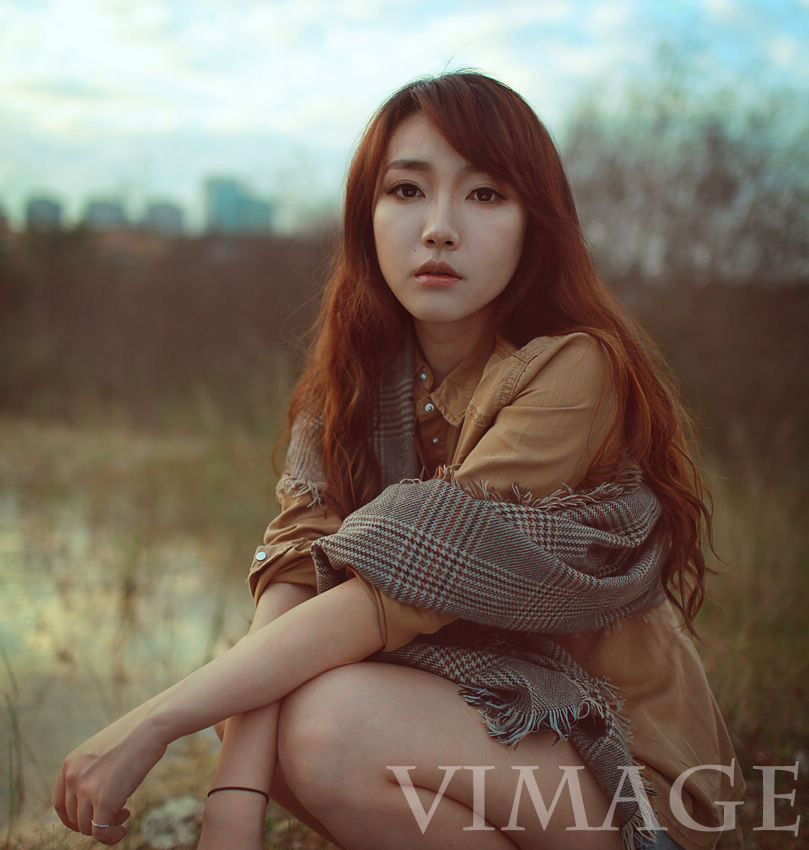 清纯长发美女户外写真  第8张