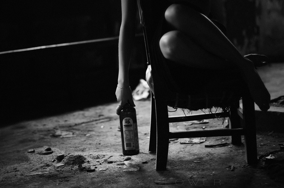 黑裙女子废楼的沉淀图  第5张