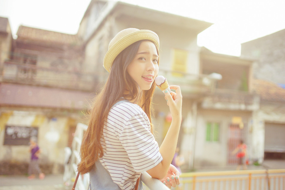 夏日狂欢少女小清新青春图  第1张